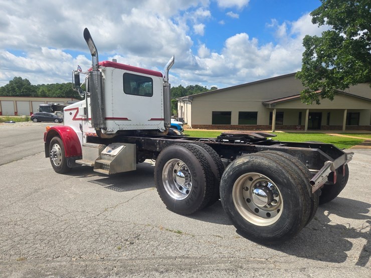 2004-peterbilt-378-image-11