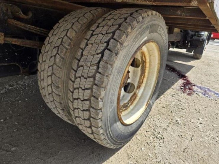 inoperable-2010-isuzu-flatbed-truck-jale5w169a7301-image-25
