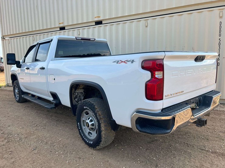 2021-chevrolet-silverado-2500-image-2