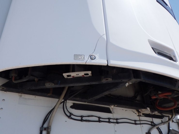 2010-utility-tautliner-image-5