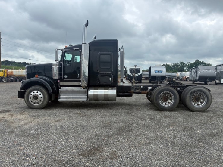 2018-kenworth-w900-image-6