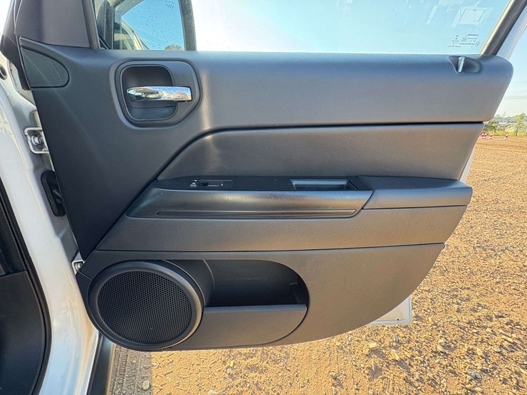 2016-jeep-patriot-sport-image-20