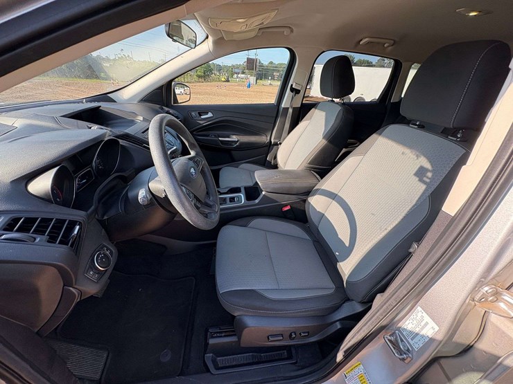 2017-ford-escape-se-image-12