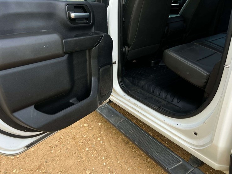 2021-chevrolet-silverado-2500-image-16