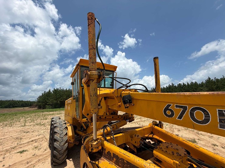 deere-670b-image-36