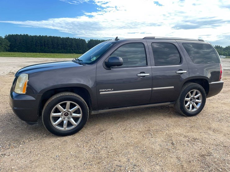 2011-gmc-yukon-denali-image-1