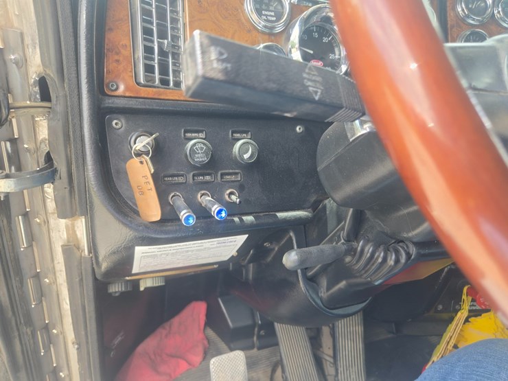 2004-peterbilt-378-image-67