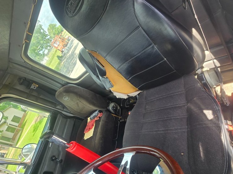 2004-peterbilt-378-image-54