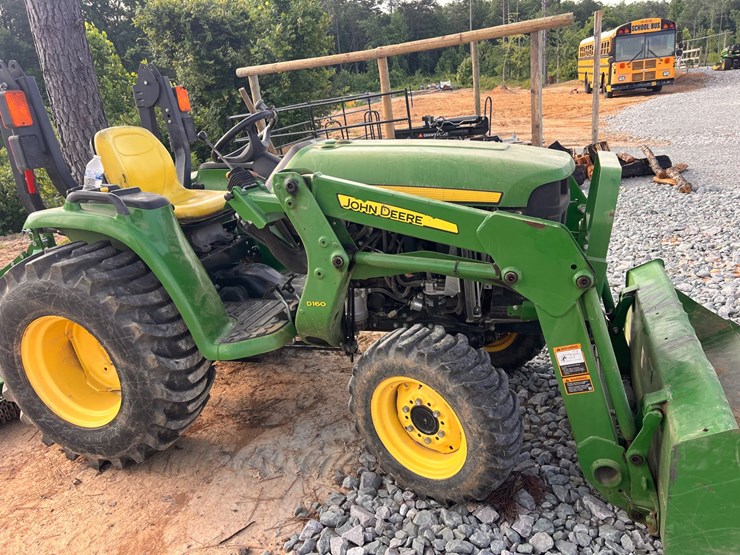 john-deere-3032e-image-3