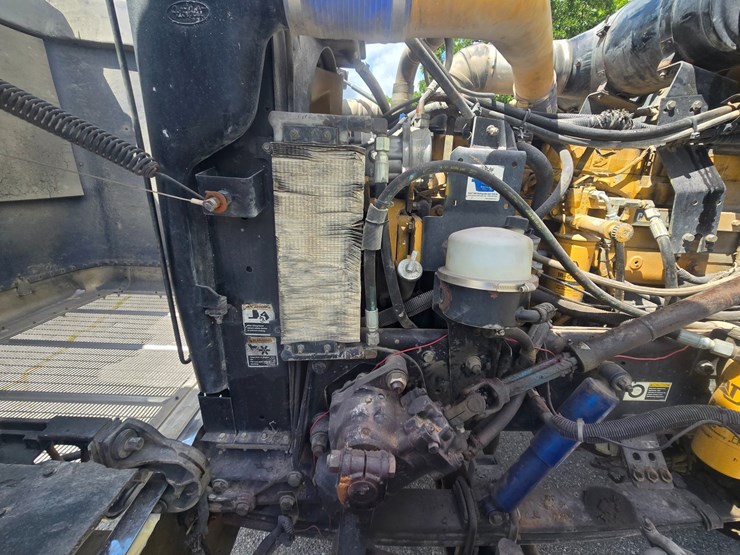 2004-peterbilt-378-image-34