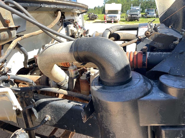 1993-freightliner-fl60-image-8