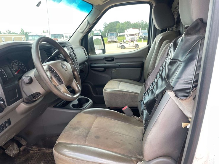2018-nissan-nv2500hd-image-10