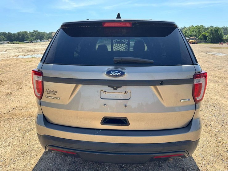 2016-ford-explorer-image-6