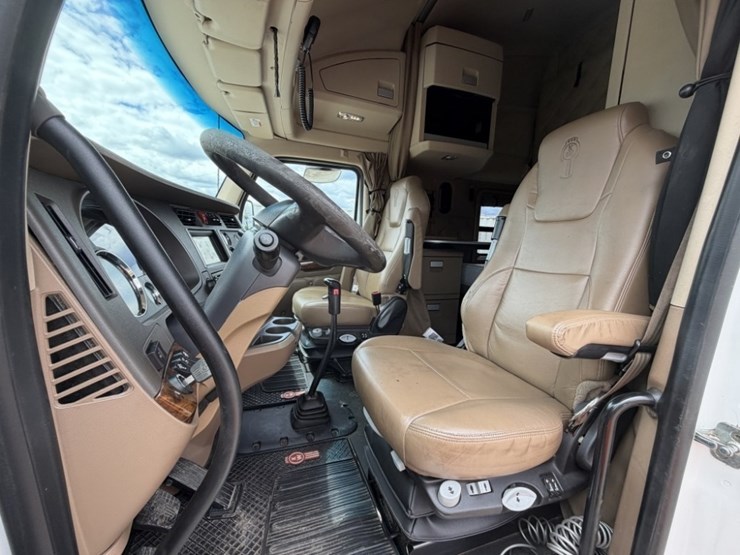 2016-kenworth-t680-image-29