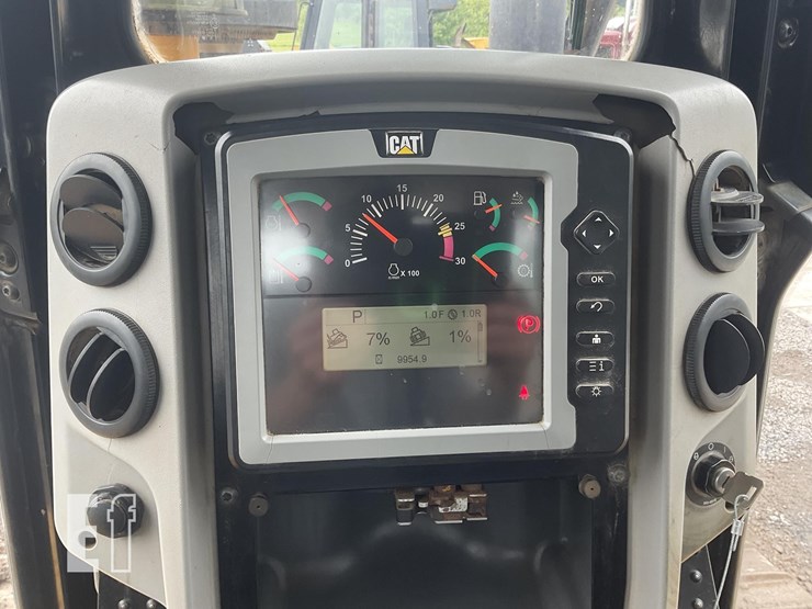 2015-caterpillar-d6t-xl-image-18