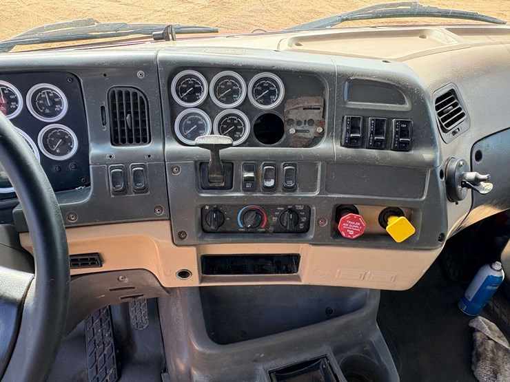 2006-sterling-l9500-image-15