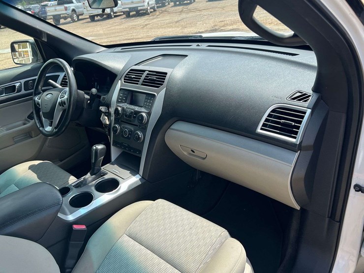 2012-ford-explorer-image-19