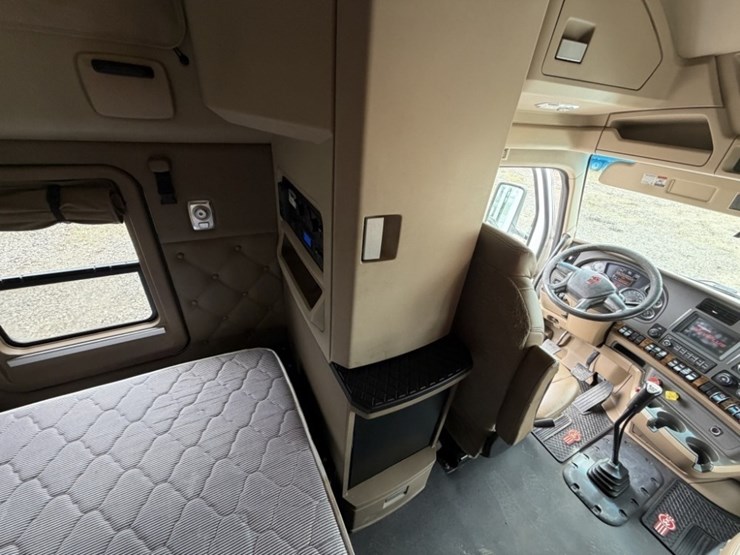 2016-kenworth-t680-image-43