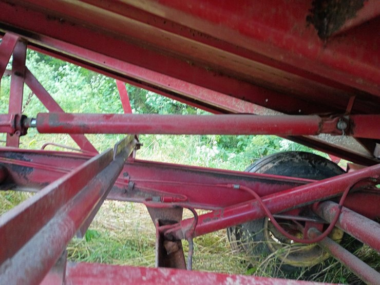 new-holland-1000-image-29