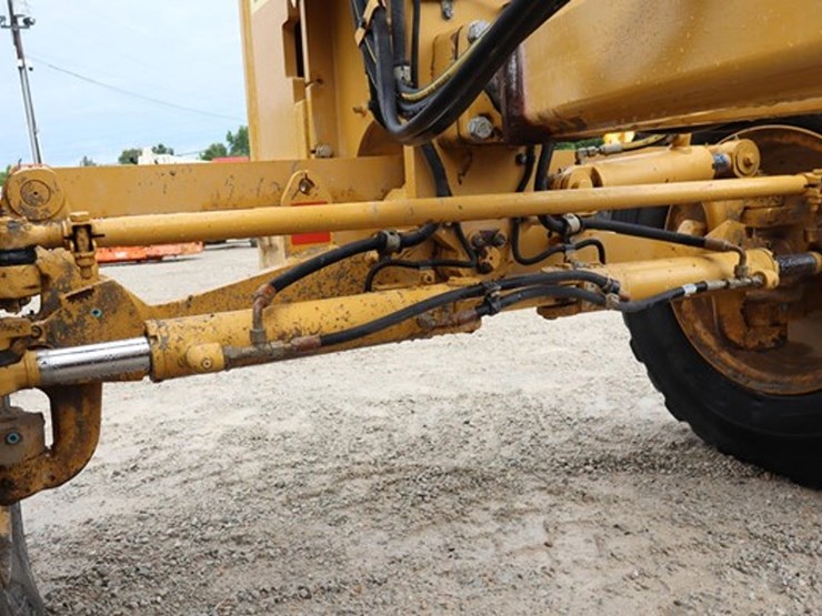 2016-caterpillar-140-image-24