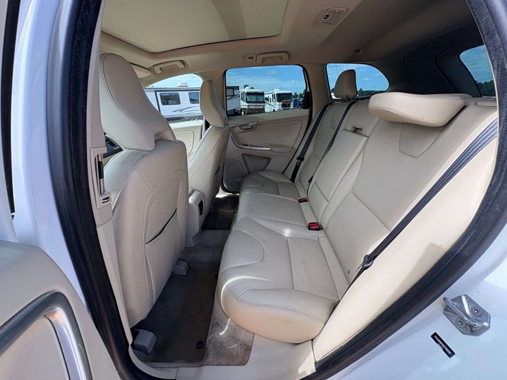 2016-volvo-xc60-image-17