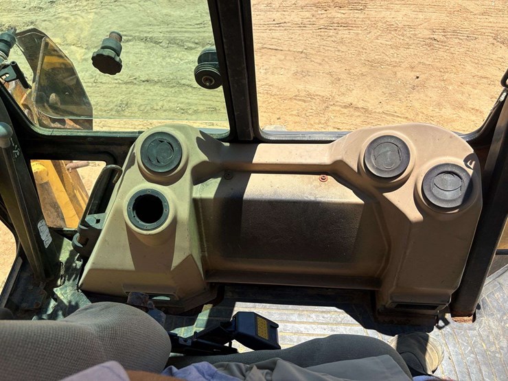 deere-410e-image-22