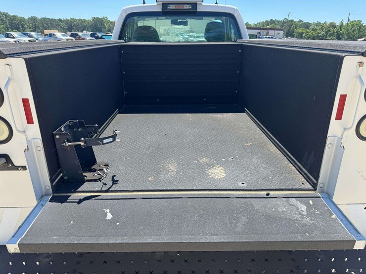 2016-ford-f250-xl-image-16
