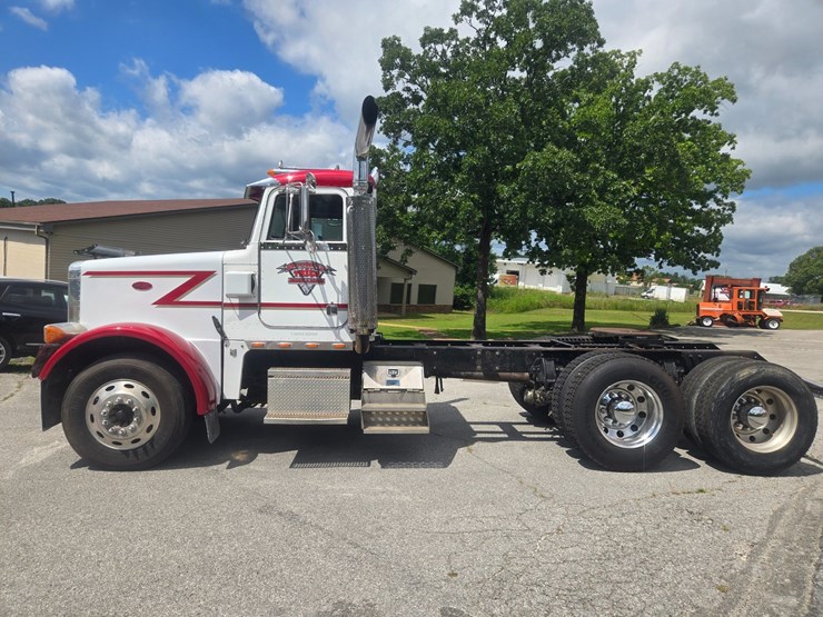 2004-peterbilt-378-image-7
