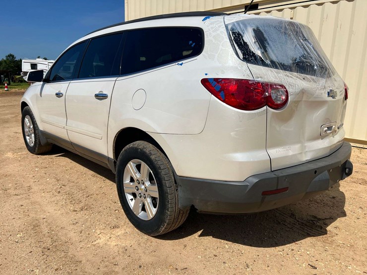 2012-chevrolet-traverse-image-2