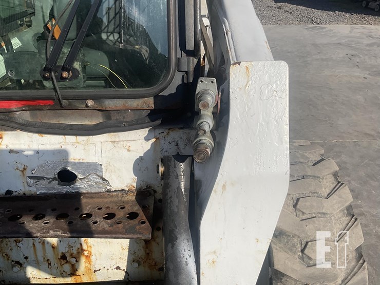 2005-bobcat-s300-image-11