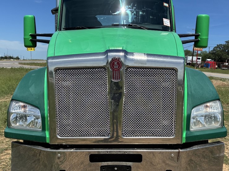 2020-kenworth-t880-image-2