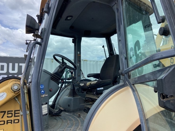 new-holland-575e-image-12