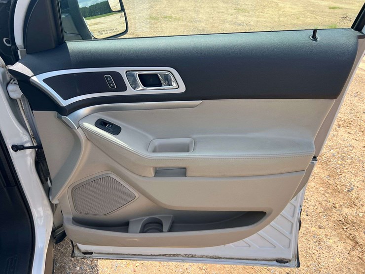 2012-ford-explorer-image-21