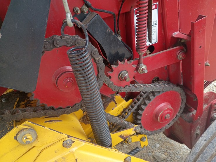 new-holland-br740-image-25