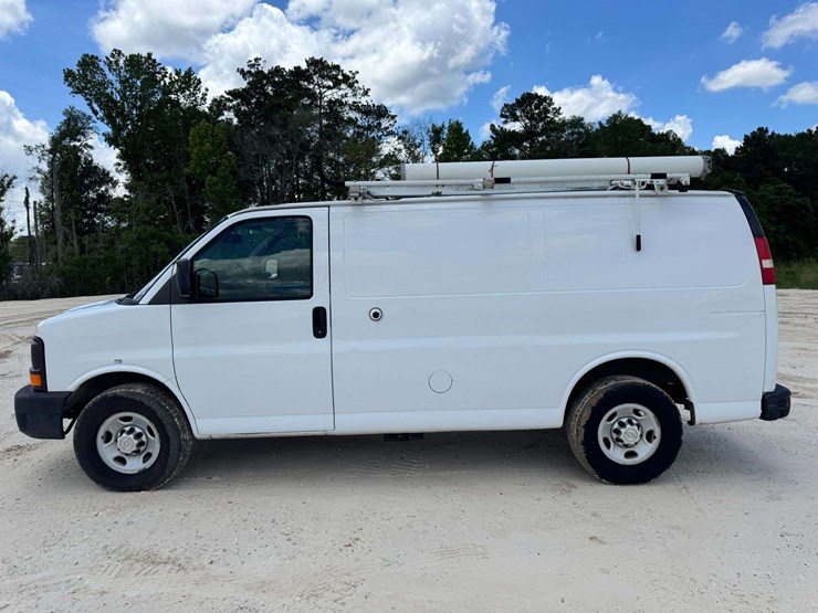 2013-chevrolet-express-2500-image-8