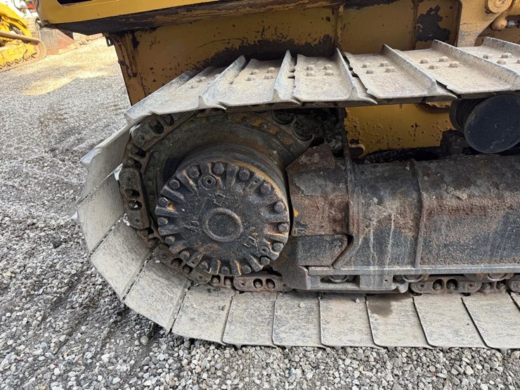 caterpillar-d3k-lgp-image-12