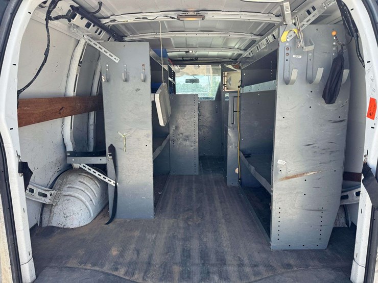 2013-chevrolet-express-2500-image-21