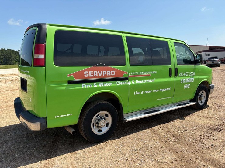 2009-chevrolet-express-3500-image-2