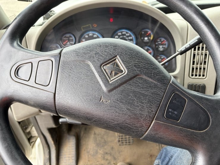 2012-international-7500-dump-truck-image-28