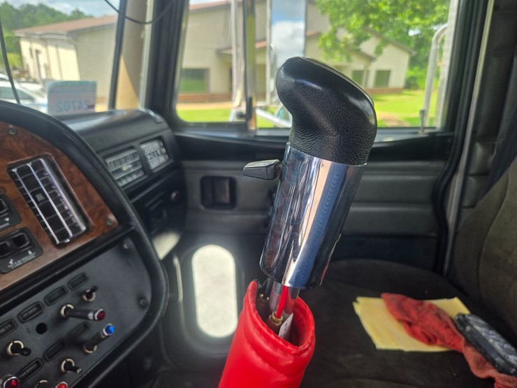 2004-peterbilt-378-image-60