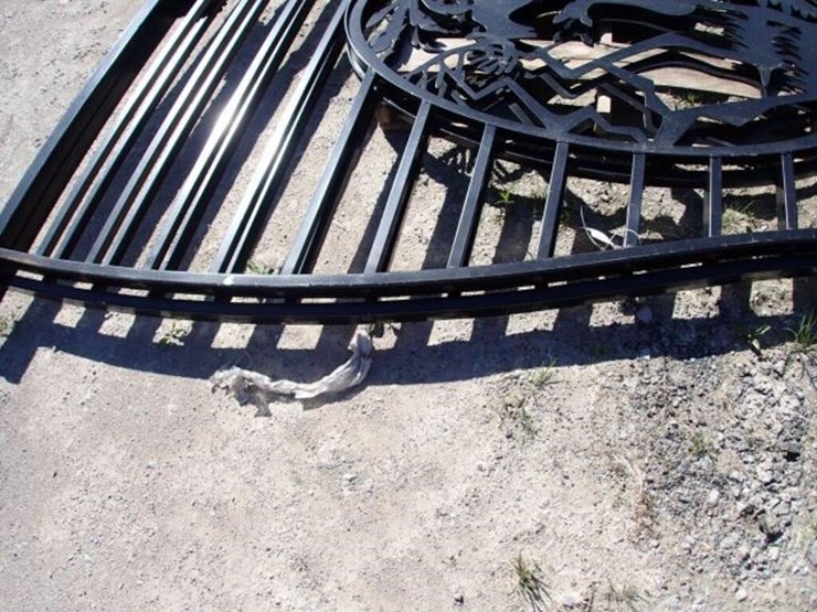 unused-20-ft-bi-parting-driveway-gates-image-9