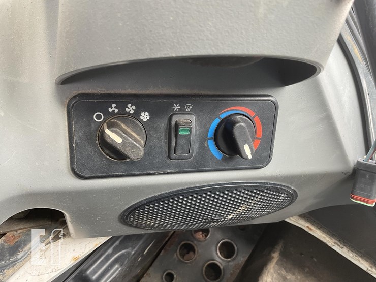 2019-bobcat-s850-image-16