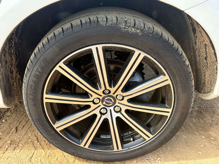 2016-volvo-xc60-image-9