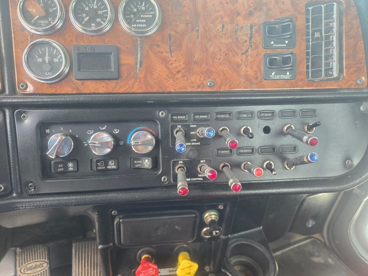 2004-peterbilt-378-image-61