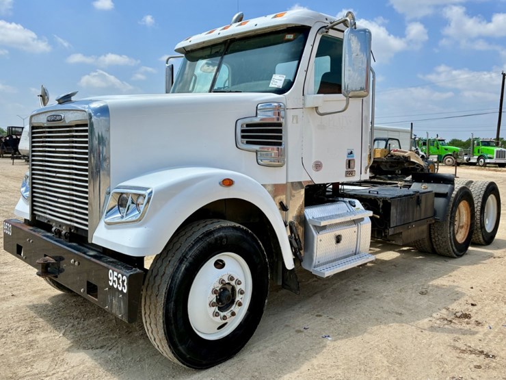 2015-freightliner-coronado-122-sd-image-1