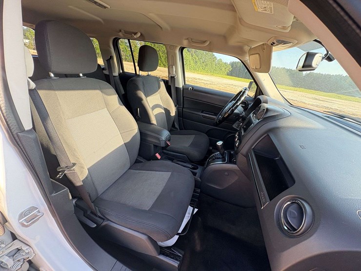 2016-jeep-patriot-sport-image-21