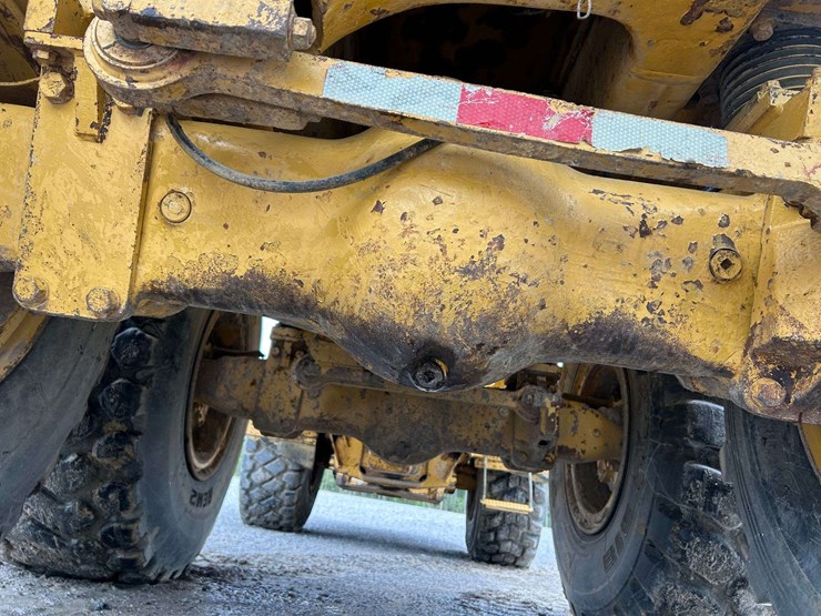 caterpillar-d250e-image-38