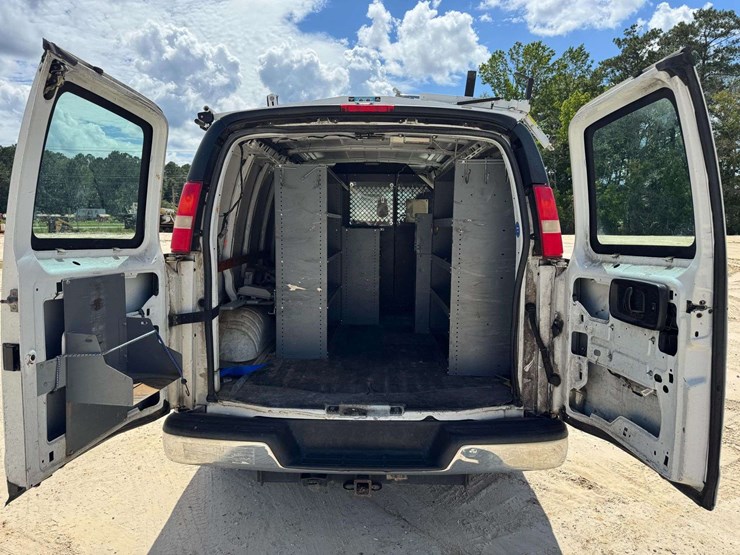 2014-chevrolet-express-2500-image-19