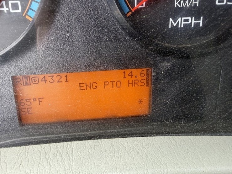 2012-international-7500-dump-truck-image-27
