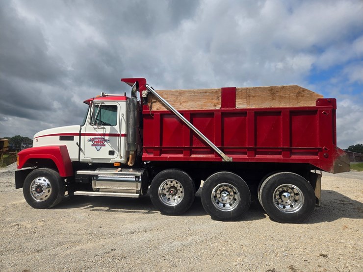 2003-mack-ch613-image-8
